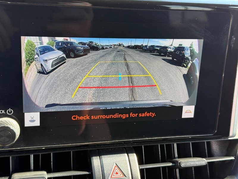 Toyota RAV4 Vehicle Full-screen Gallery Image 16
