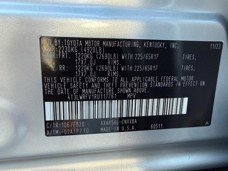 Toyota RAV4 Vehicle Full-screen Gallery Image 24