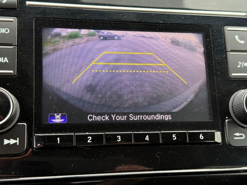 Honda CR-V Vehicle Image 16