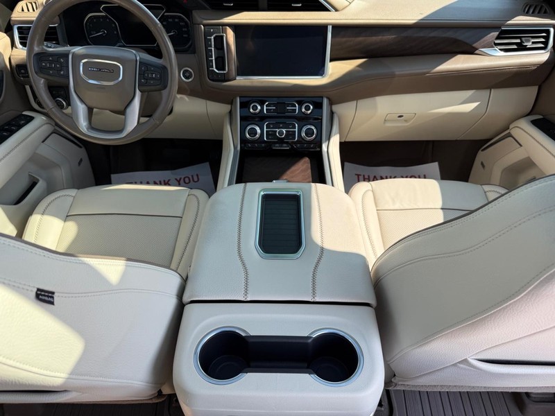 GMC Yukon Vehicle Full-screen Gallery Image 14