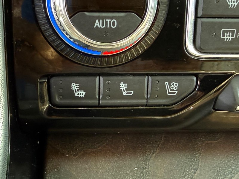 GMC Yukon Vehicle Full-screen Gallery Image 19