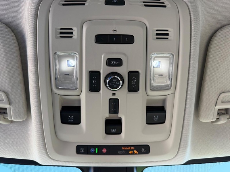 GMC Yukon Vehicle Full-screen Gallery Image 25
