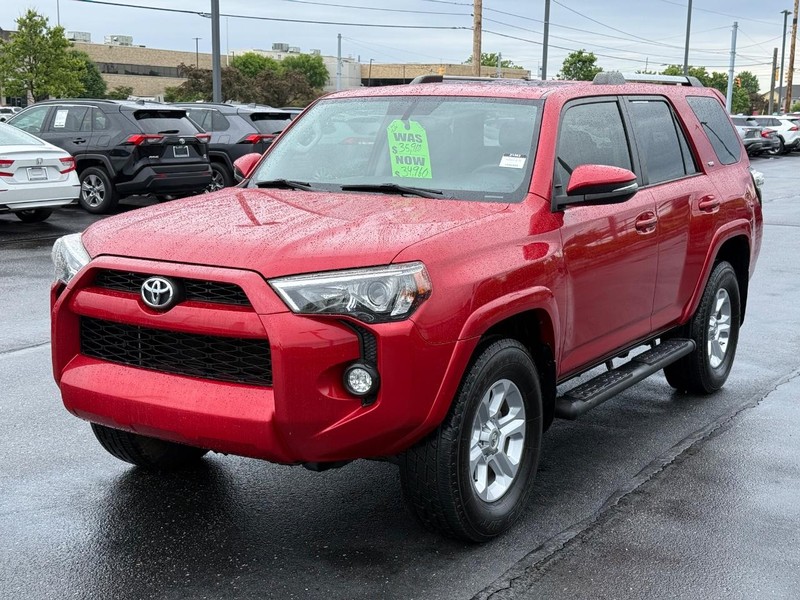 Toyota 4Runner Vehicle Full-screen Gallery Image 08