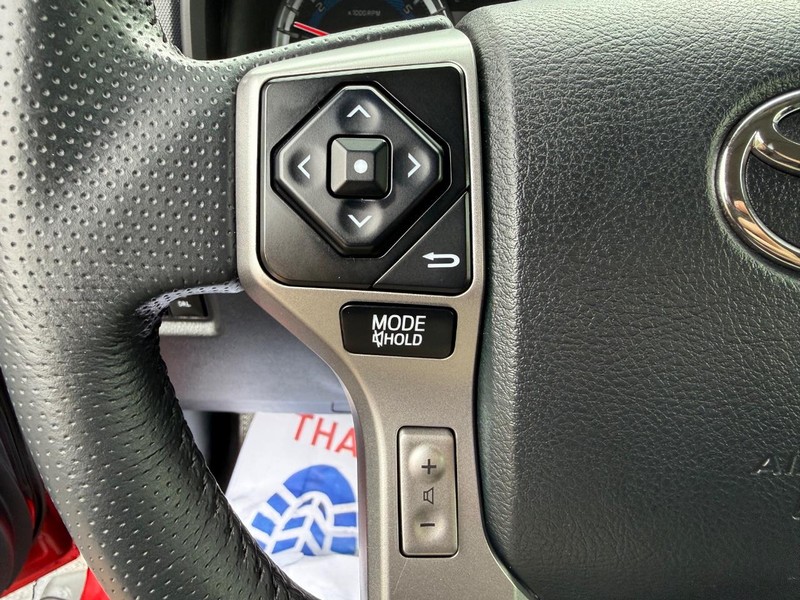 Toyota 4Runner Vehicle Full-screen Gallery Image 14
