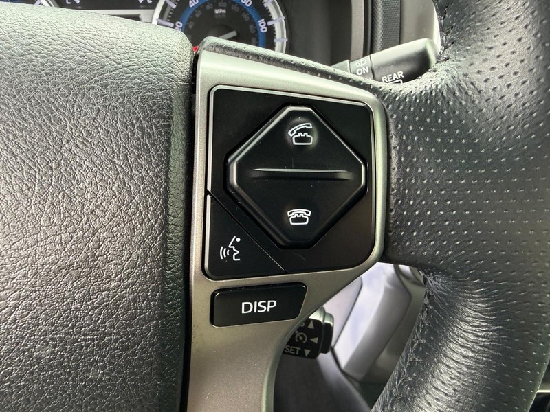Toyota 4Runner Vehicle Full-screen Gallery Image 15