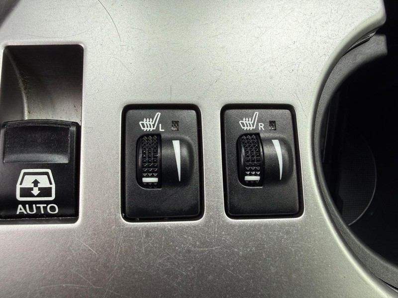Toyota 4Runner Vehicle Full-screen Gallery Image 16