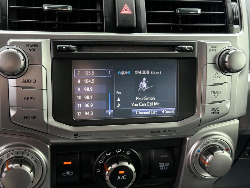 Toyota 4Runner Vehicle Full-screen Gallery Image 17