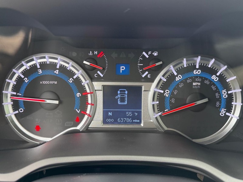 Toyota 4Runner Vehicle Full-screen Gallery Image 22