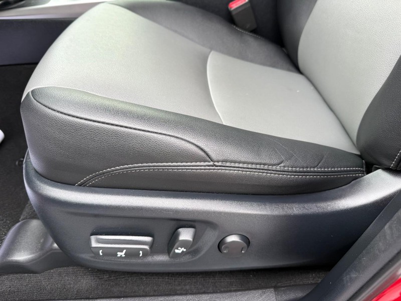 Toyota 4Runner Vehicle Full-screen Gallery Image 25