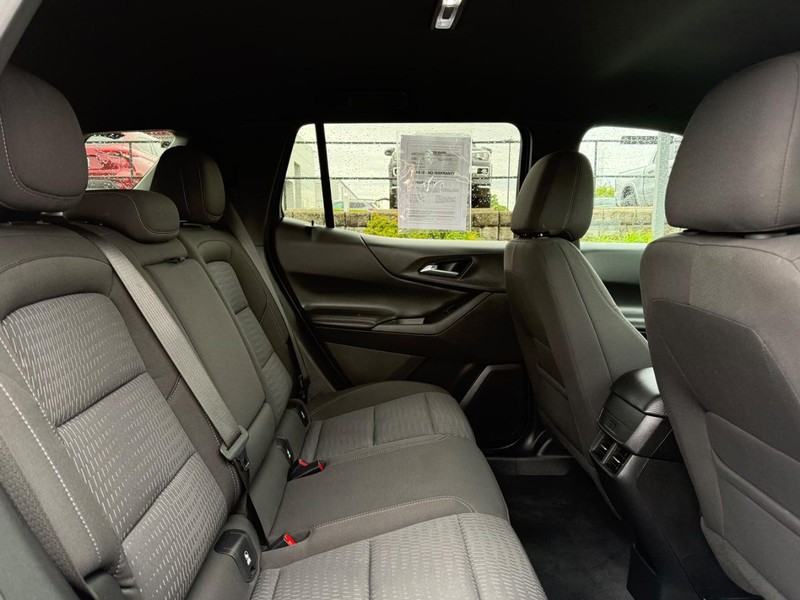 Chevrolet Equinox Vehicle Full-screen Gallery Image 10