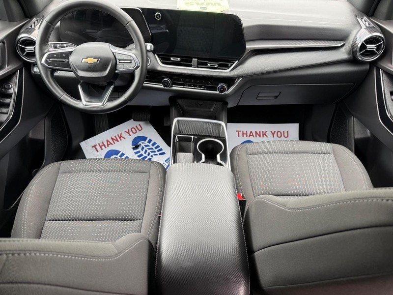 Chevrolet Equinox Vehicle Full-screen Gallery Image 11