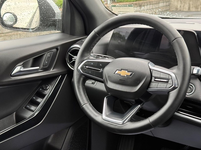 Chevrolet Equinox Vehicle Full-screen Gallery Image 12