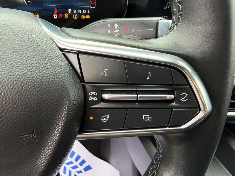 Chevrolet Equinox Vehicle Full-screen Gallery Image 14