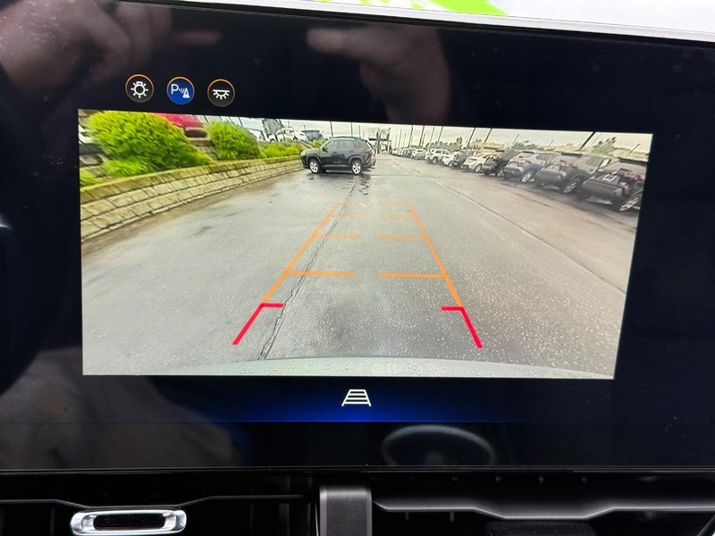 Chevrolet Equinox Vehicle Full-screen Gallery Image 17