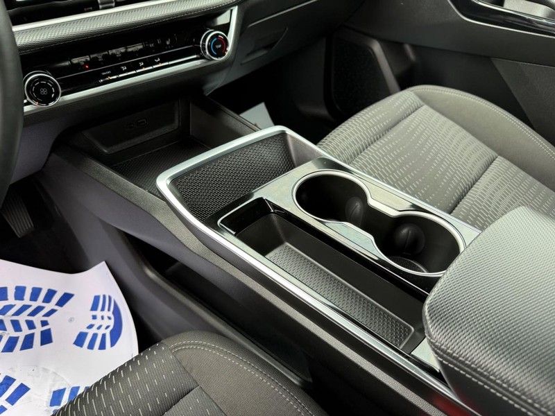Chevrolet Equinox Vehicle Full-screen Gallery Image 20
