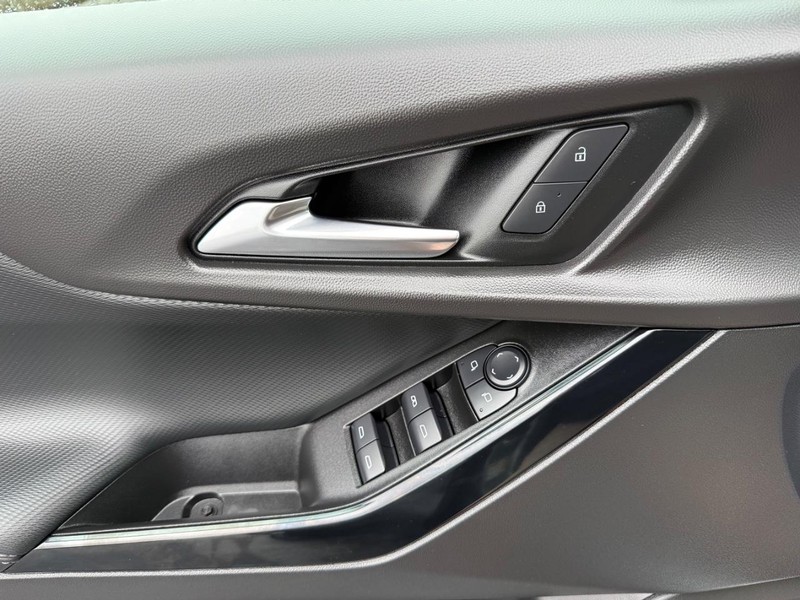 Chevrolet Equinox Vehicle Full-screen Gallery Image 24