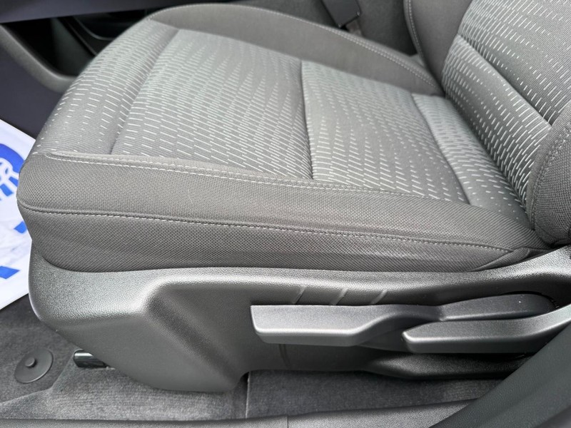 Chevrolet Equinox Vehicle Full-screen Gallery Image 25
