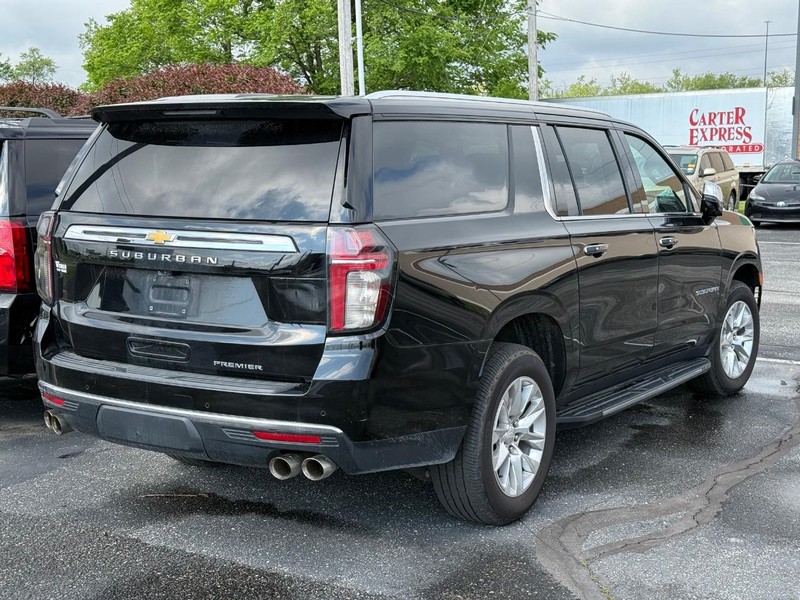 Chevrolet Suburban Vehicle Full-screen Gallery Image 04