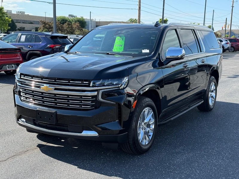Chevrolet Suburban Vehicle Image 09