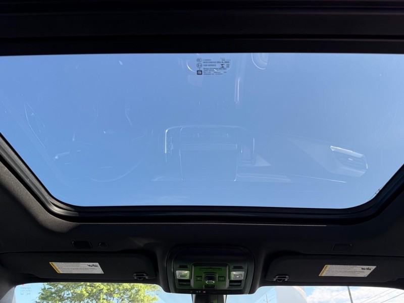 Chevrolet Suburban Vehicle Image 13