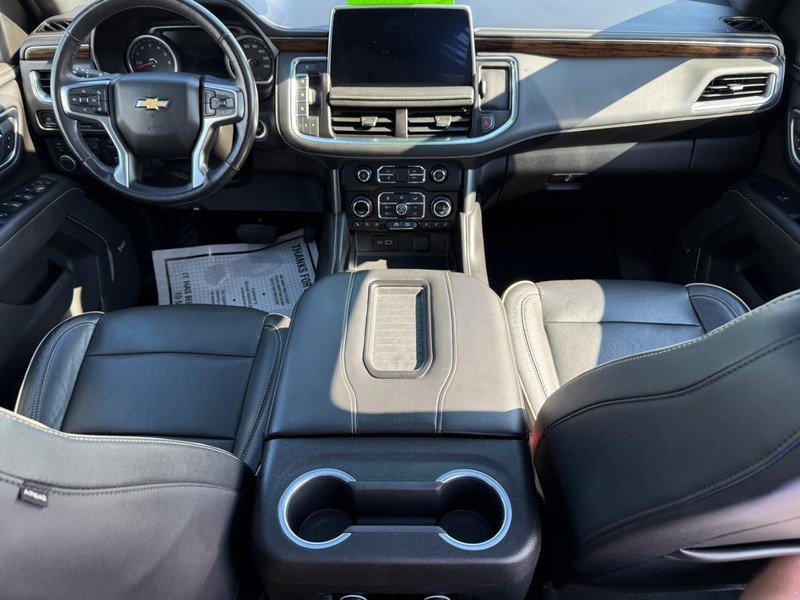 Chevrolet Suburban Vehicle Image 14