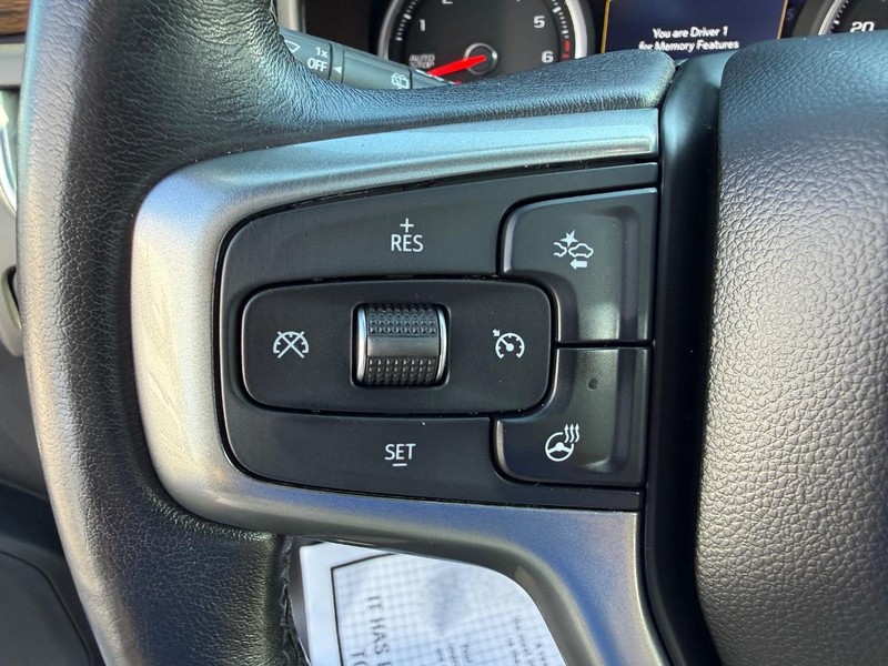 Chevrolet Suburban Vehicle Image 16