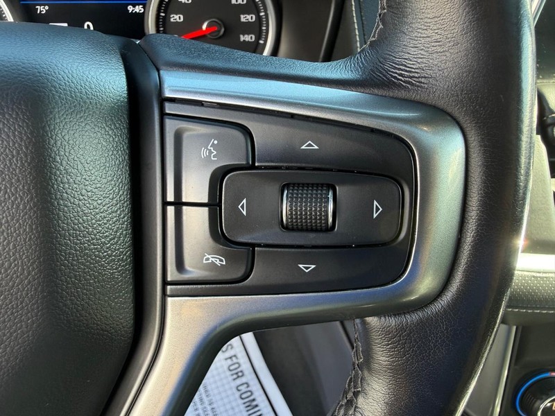 Chevrolet Suburban Vehicle Image 17