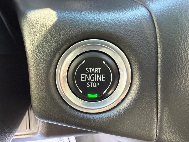 Chevrolet Suburban Vehicle Image 18