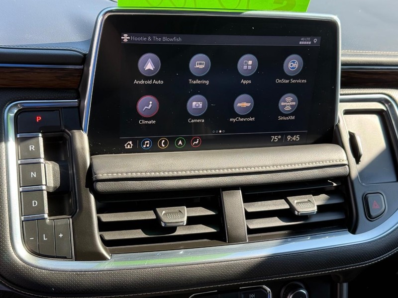 Chevrolet Suburban Vehicle Image 20