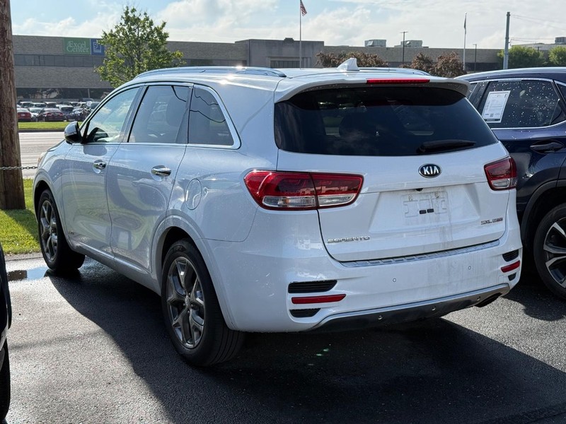 Kia Sorento Vehicle Image 03