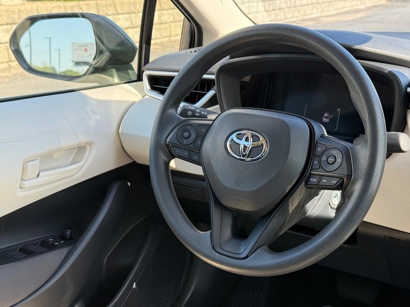 Toyota Corolla Vehicle Image 12