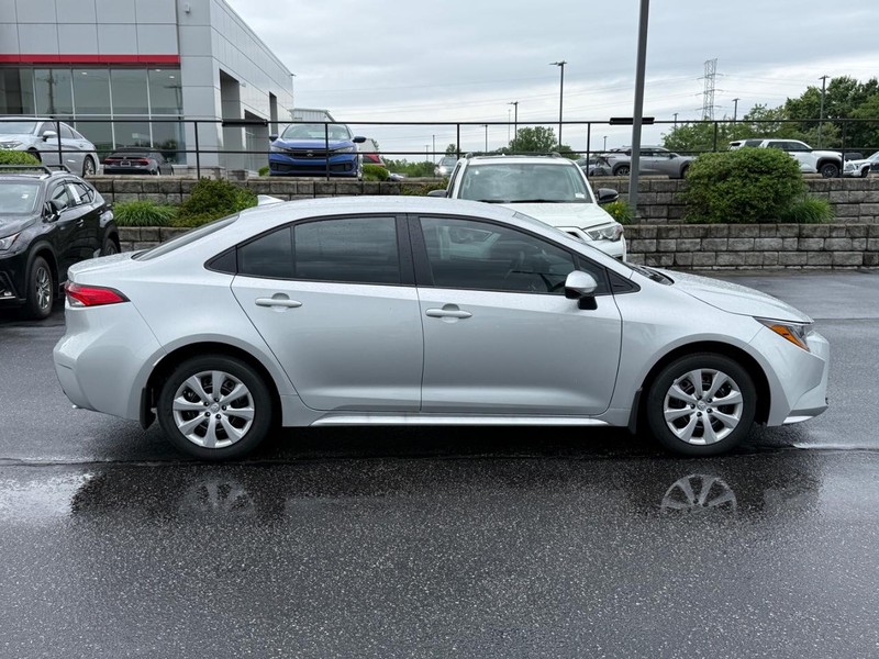 Toyota Corolla Vehicle Image 02