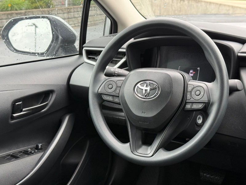 Toyota Corolla Vehicle Image 12