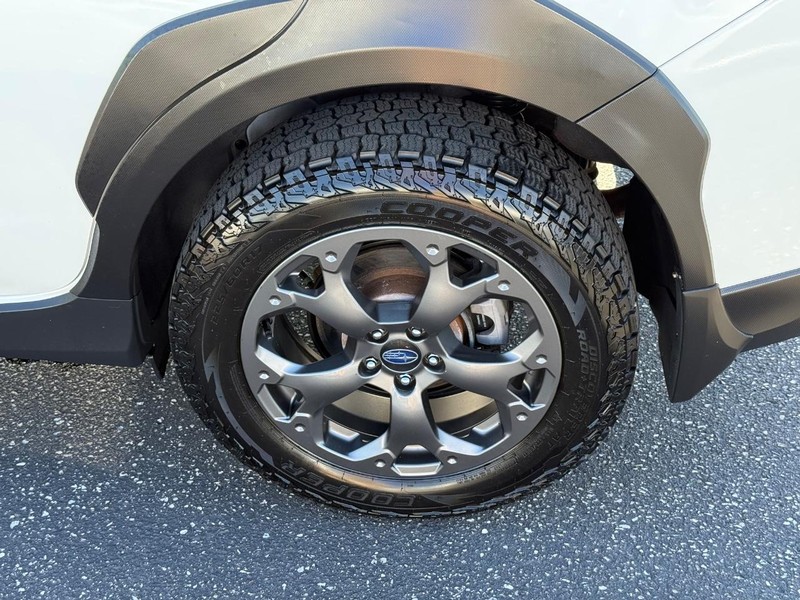 Subaru Crosstrek Vehicle Full-screen Gallery Image 06