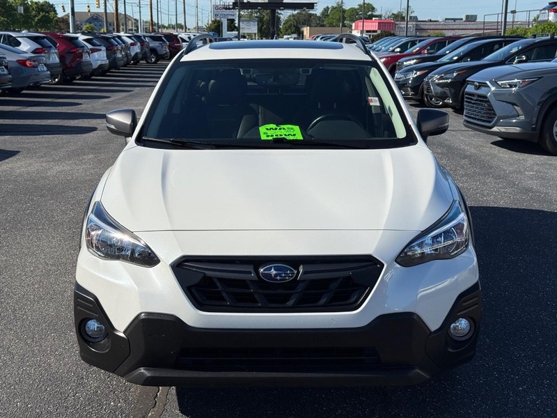 Subaru Crosstrek Vehicle Full-screen Gallery Image 09