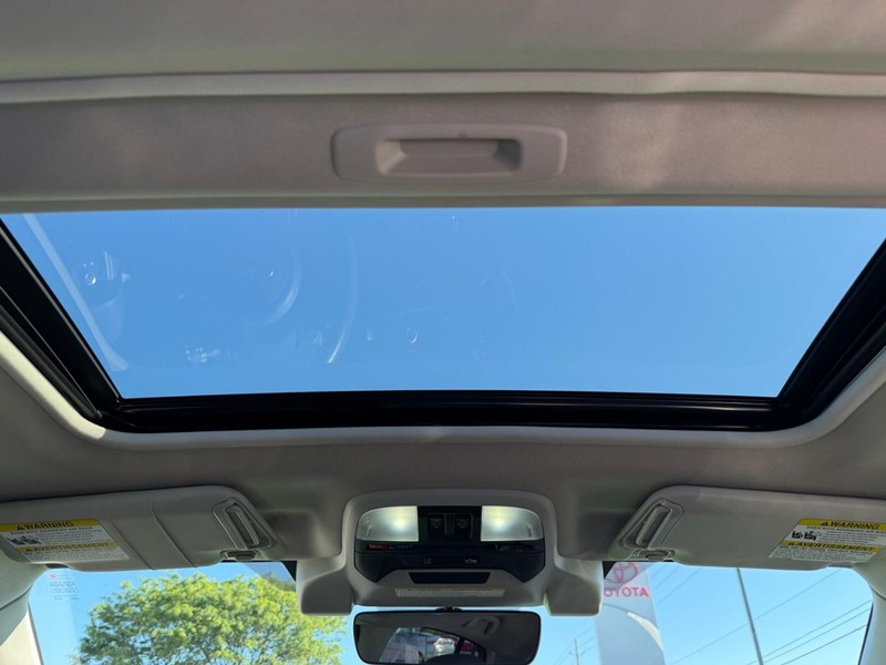 Subaru Crosstrek Vehicle Full-screen Gallery Image 11