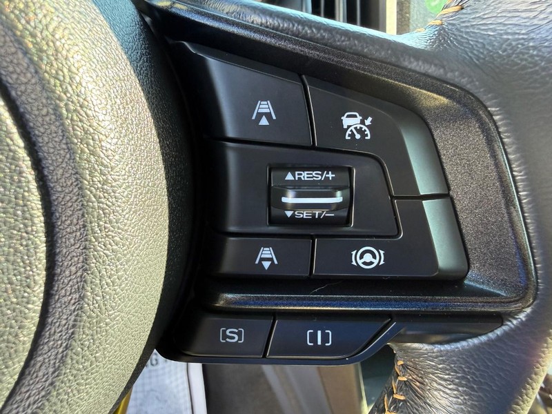 Subaru Crosstrek Vehicle Full-screen Gallery Image 15