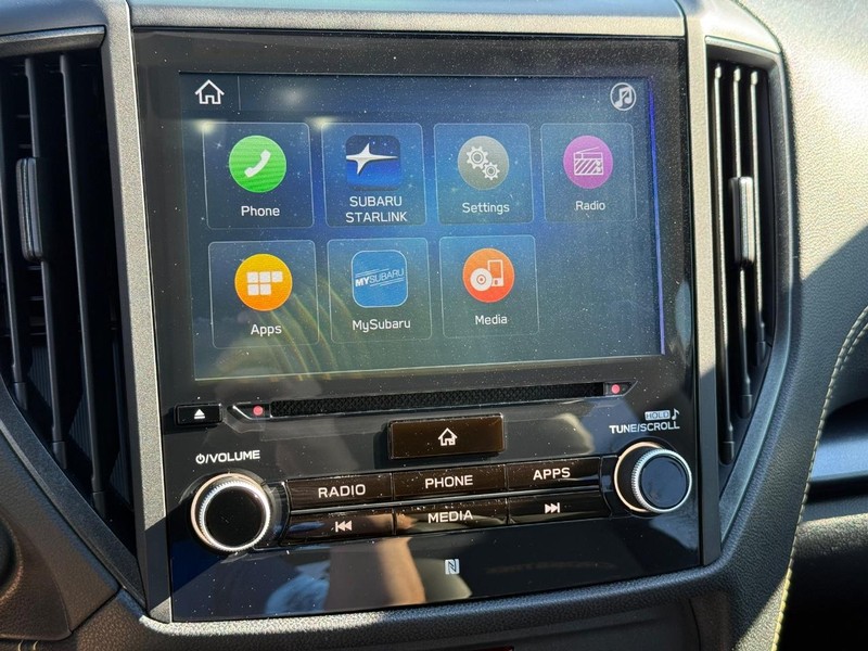 Subaru Crosstrek Vehicle Full-screen Gallery Image 18