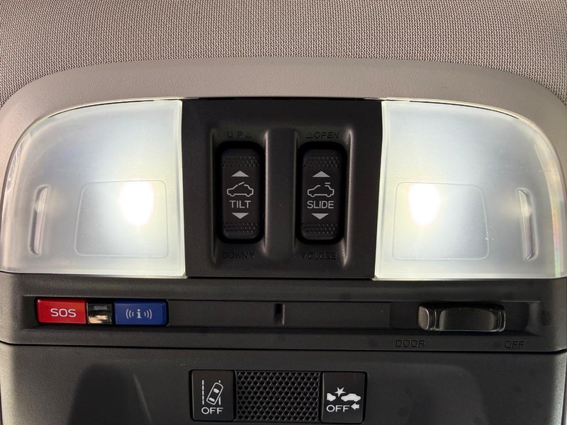 Subaru Crosstrek Vehicle Full-screen Gallery Image 23