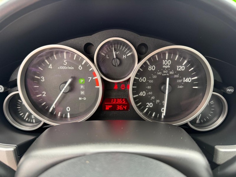 Mazda MX-5 Miata Vehicle Image 17