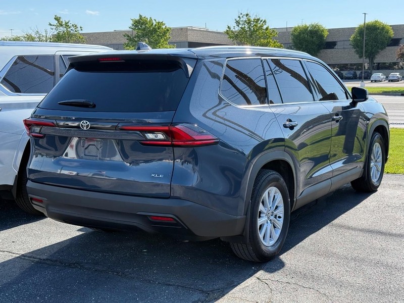 Toyota Grand Highlander Vehicle Image 04
