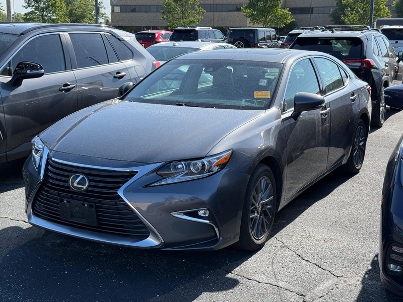 Lexus ES Vehicle Image 02