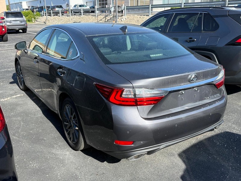 Lexus ES Vehicle Image 03