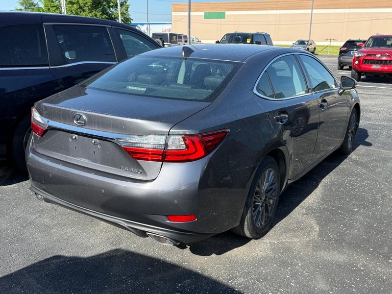 Lexus ES Vehicle Image 04