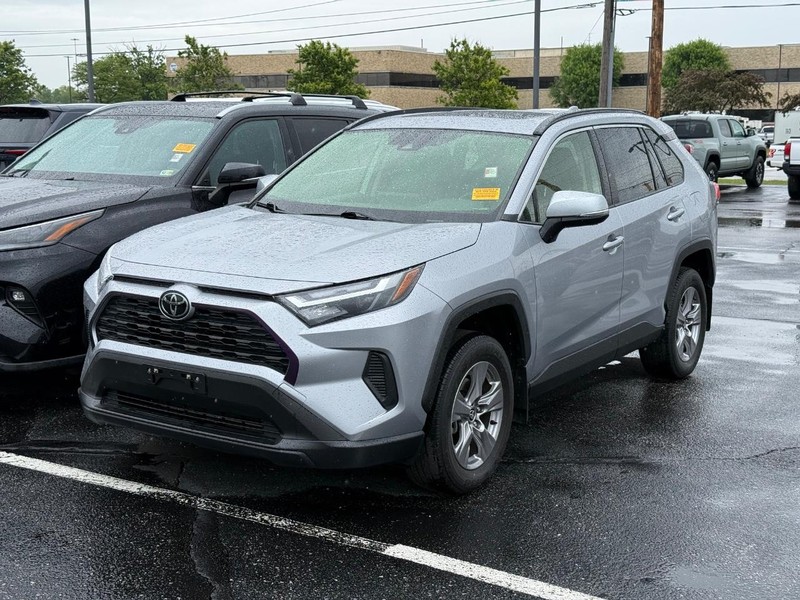 Toyota RAV4 Vehicle Image 02