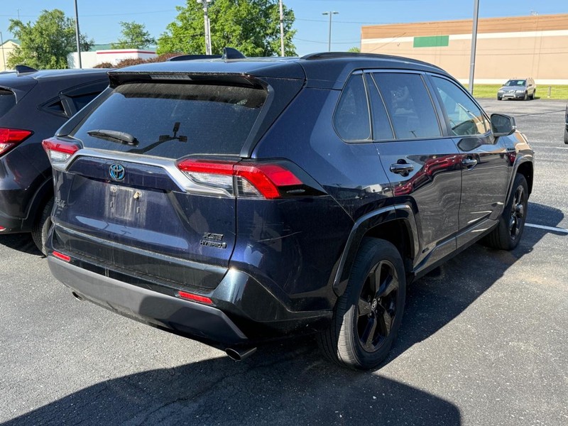 Toyota RAV4 Vehicle Image 04