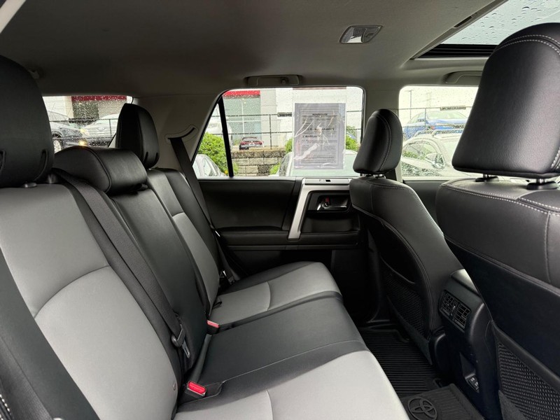 Toyota 4Runner Vehicle Image 10