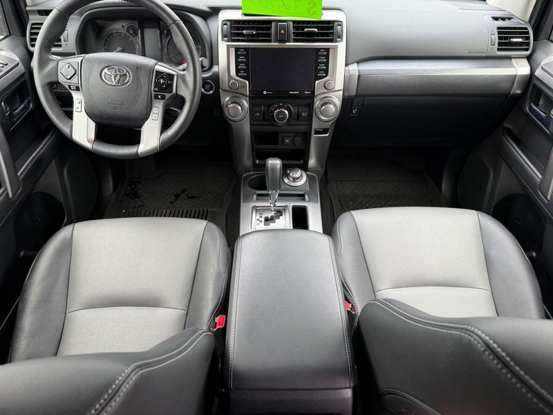 Toyota 4Runner Vehicle Image 12
