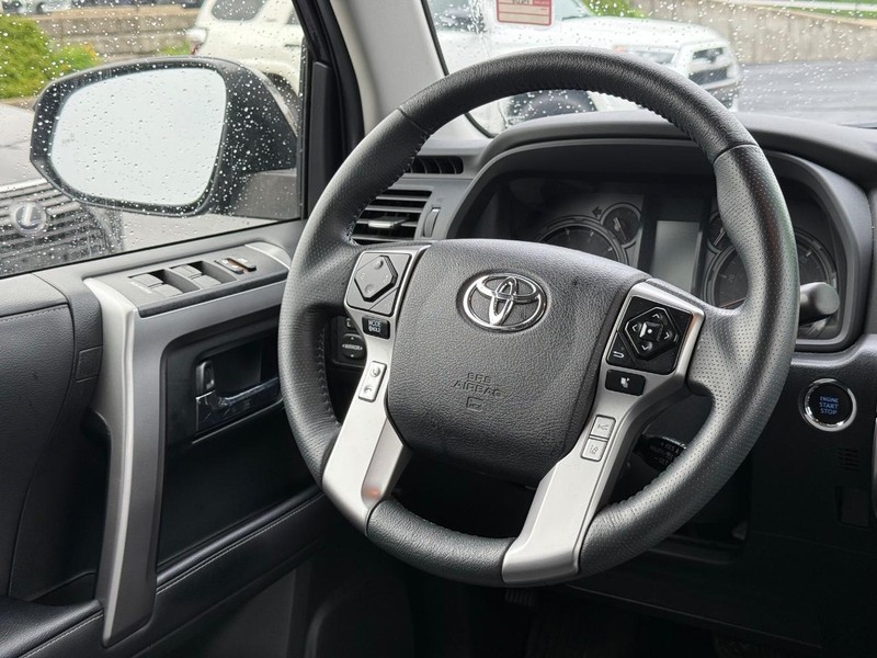 Toyota 4Runner Vehicle Image 13