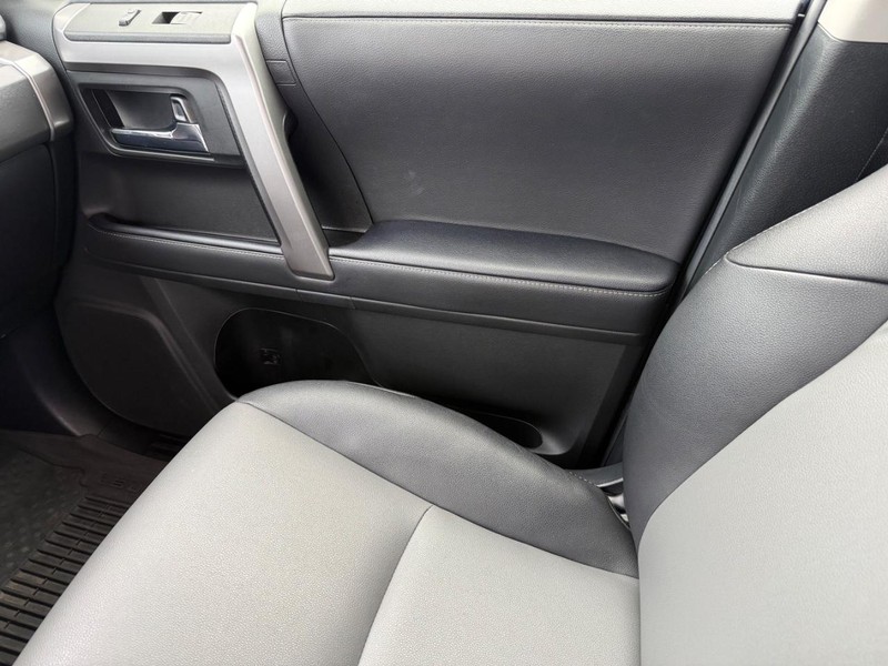 Toyota 4Runner Vehicle Image 21